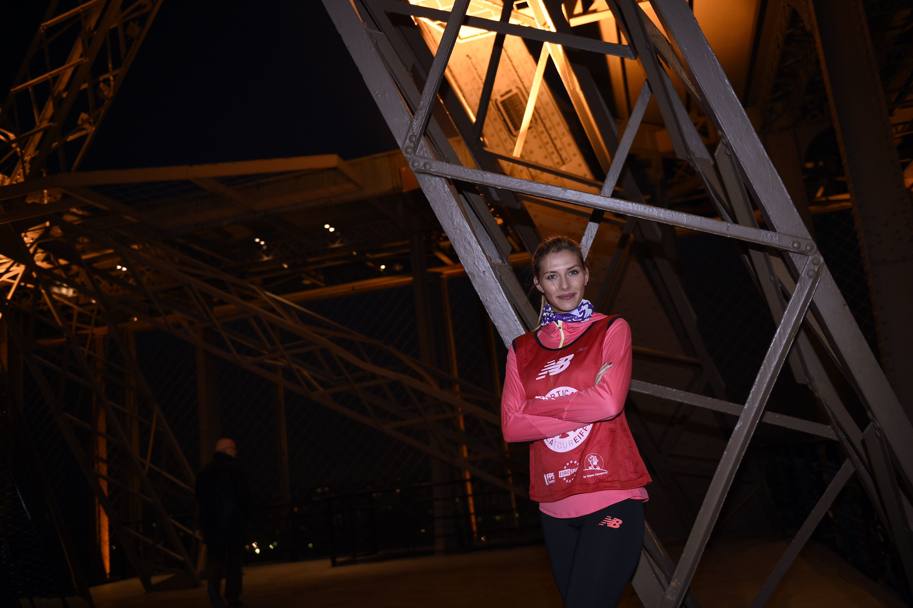 Si  corsa ieri la prima edizione della “Verticale de la Tour Eiffel”, gara con adrenalina allo stato puro indetta per festeggiare i 120 anni della “Signora di Ferro”. Cast d’eccezione con soli 60 atleti selezionati ed esperti di corsa in salita e towerrunning per 1665 gradini e 279 metri di altezza (Afp)